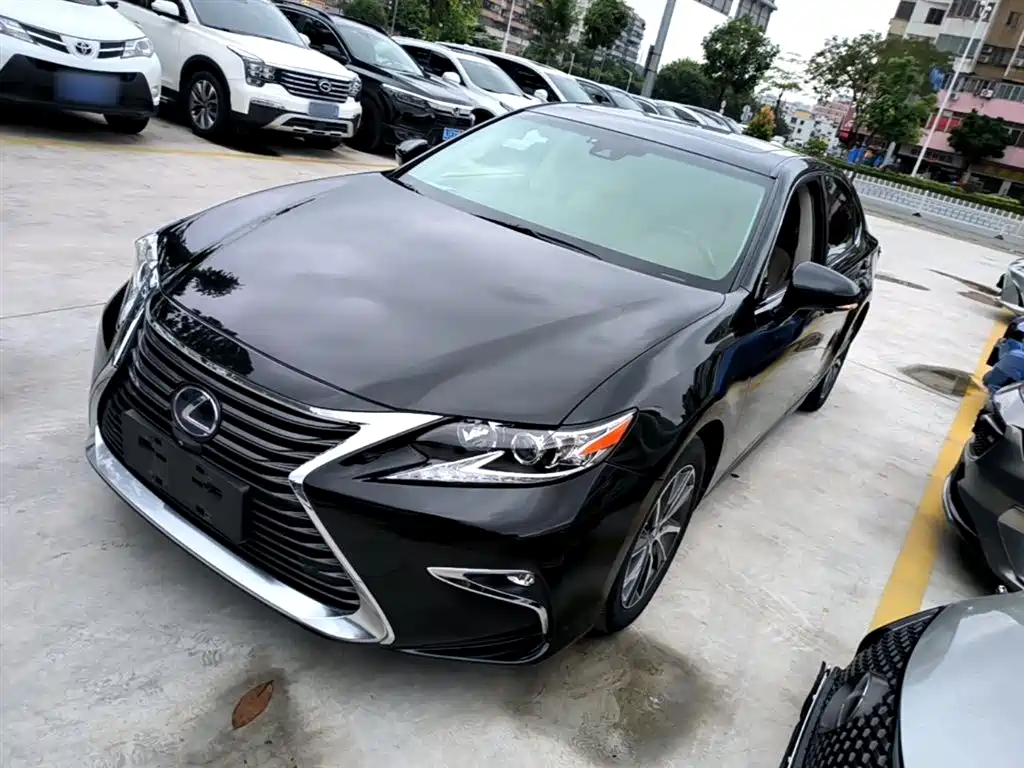 Lexus ES 2017