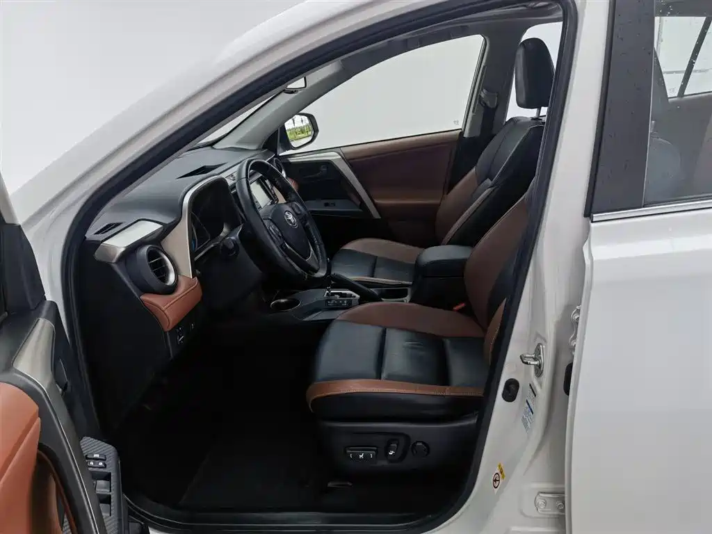 Toyota RAV4 2015 2.5L AT Elite
