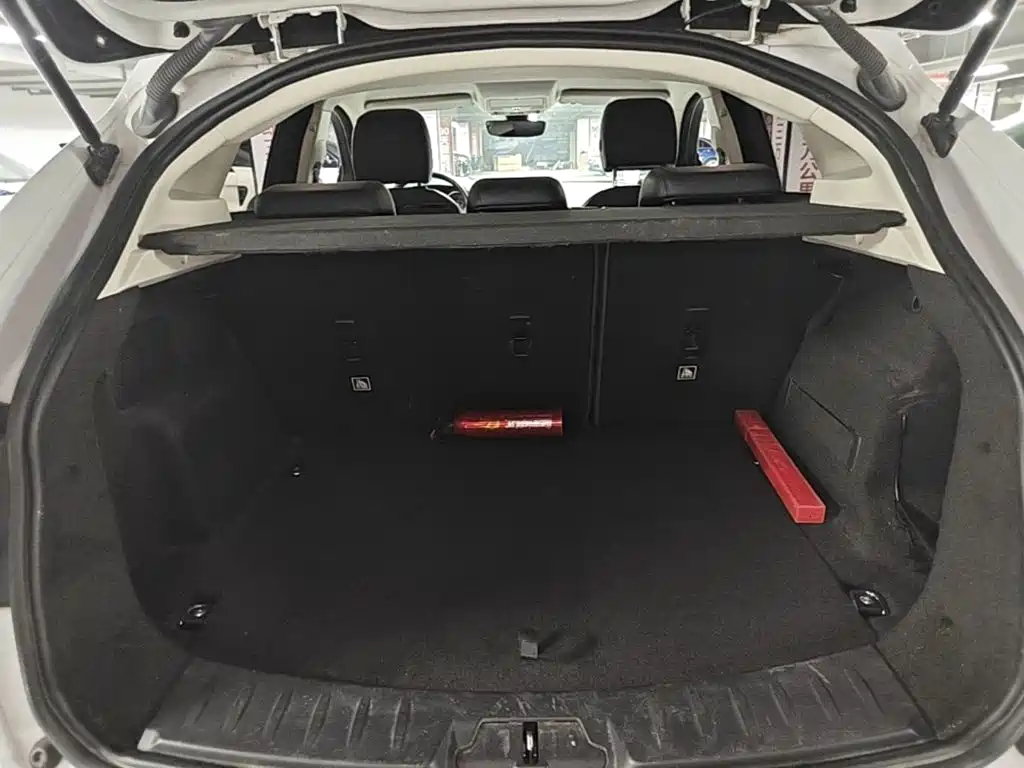 Jaguar E-PACE — миниатюра 19