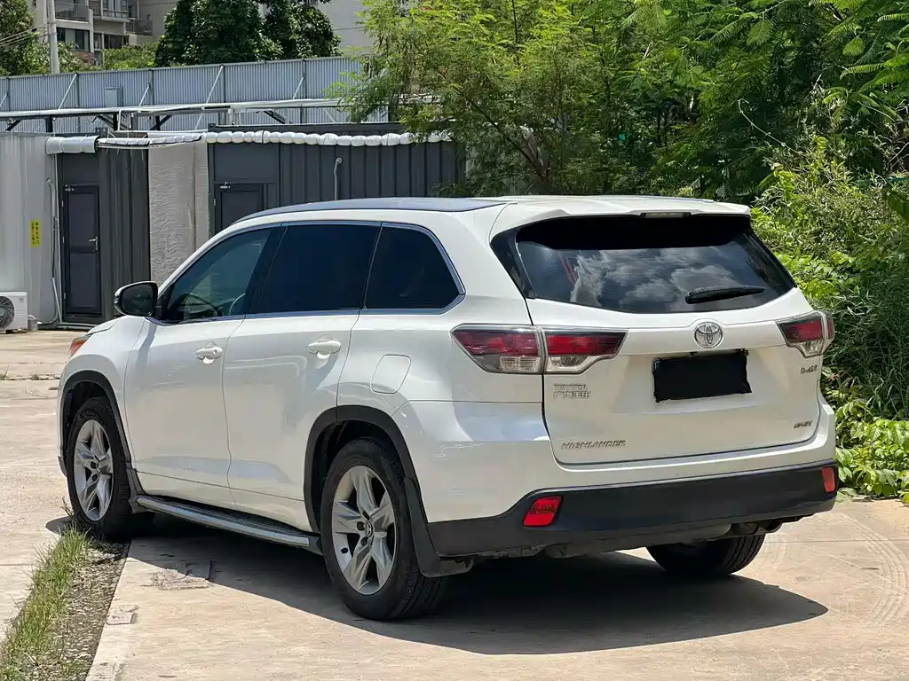 Toyota Highlander 2015 2.0T Luxury 7 мест