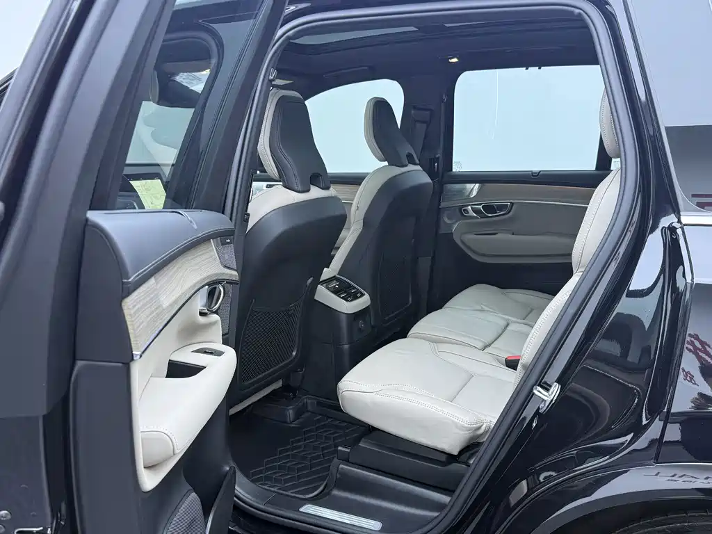 Volvo XC90 PHEV — миниатюра 17