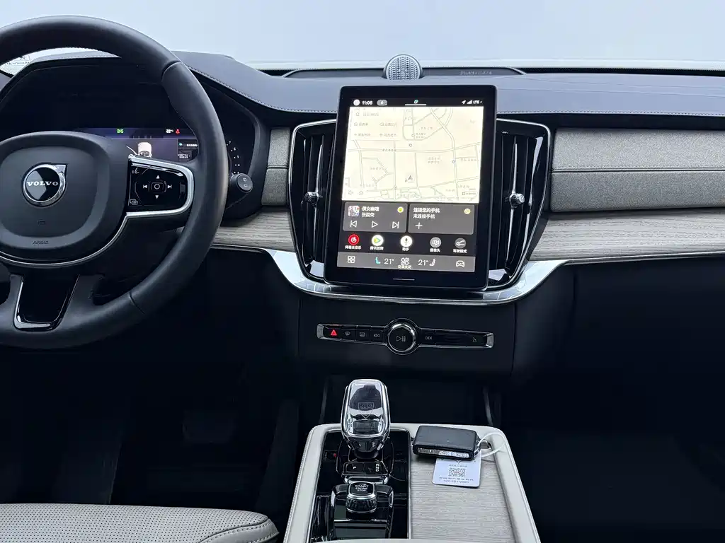 Volvo XC90 PHEV — миниатюра 23