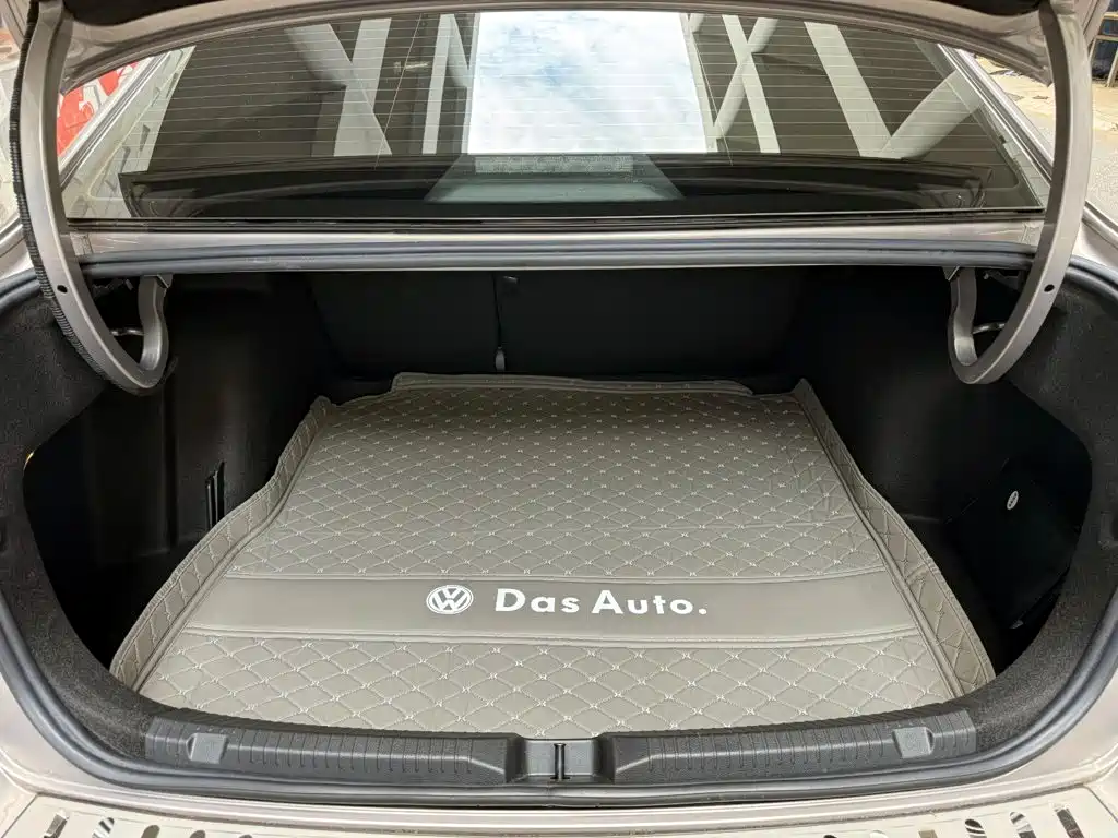 Volkswagen Bora — миниатюра 8