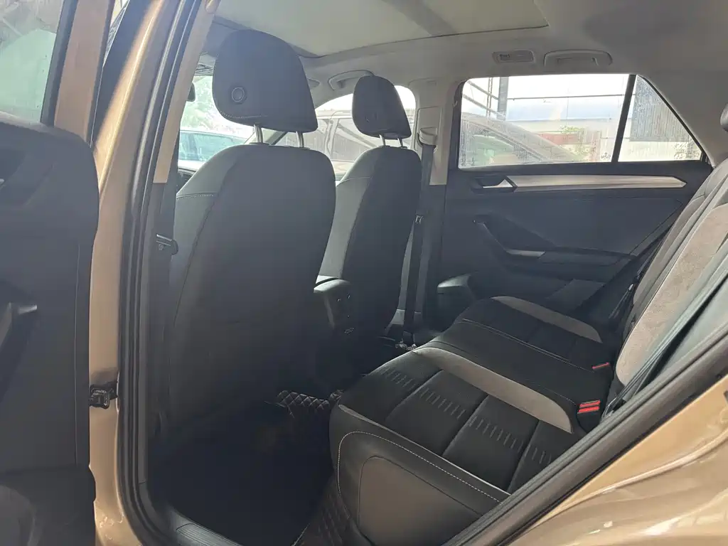 Volkswagen T-Roc — миниатюра 5
