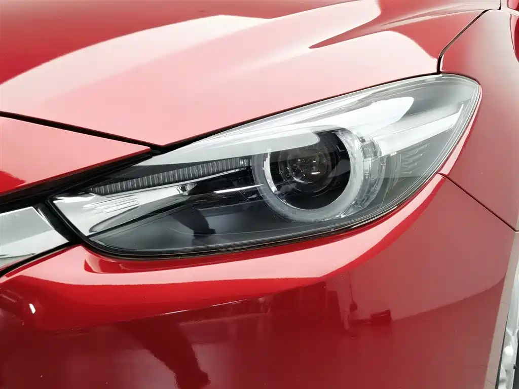 Mazda Mazda3 3 2017 1.5L AT Luxury V