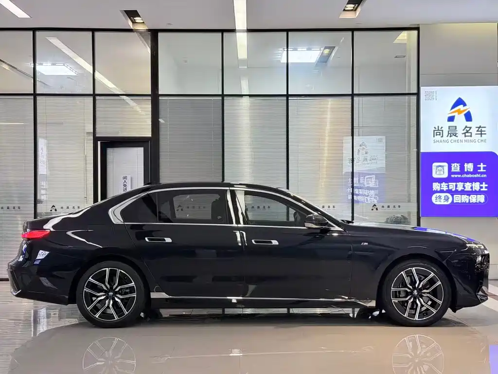 BMW 7 Series — миниатюра 17