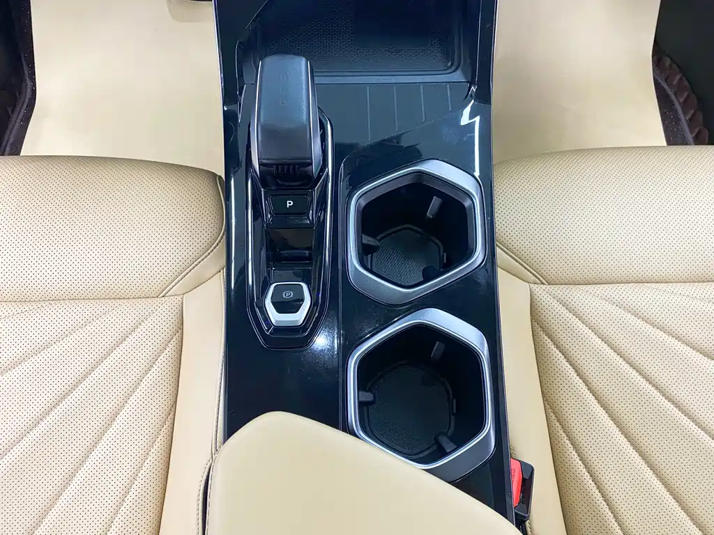 Geely Boyue L — миниатюра 17
