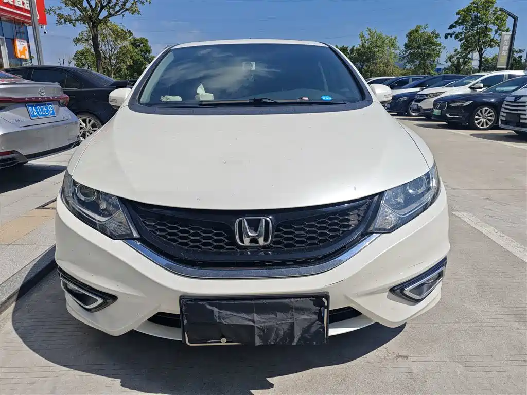 Honda Jade 2016 1.8L CVT Luxury 5 мест