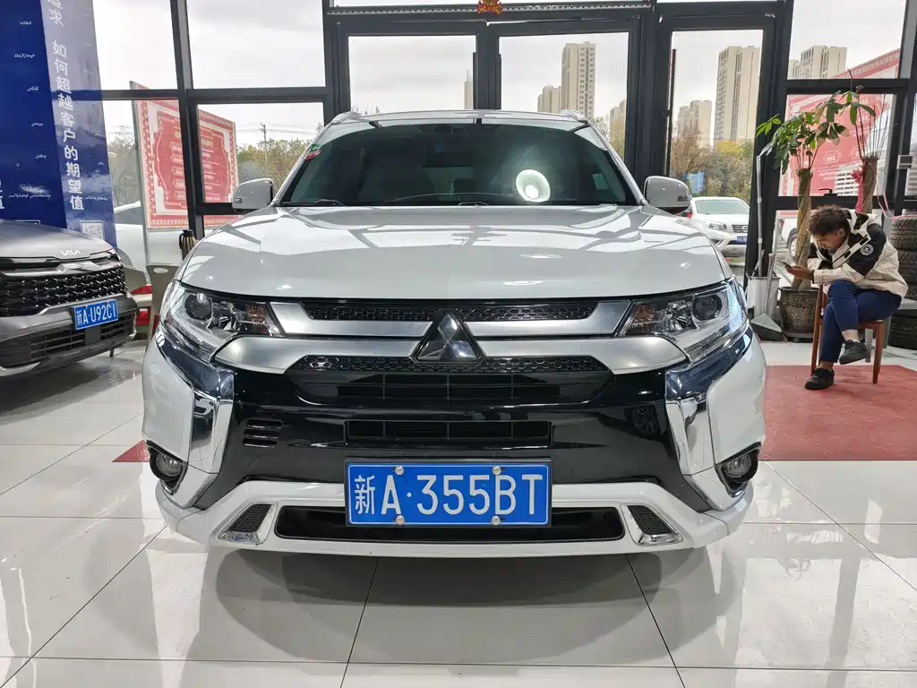 MITSUBISHI OUTLANDER