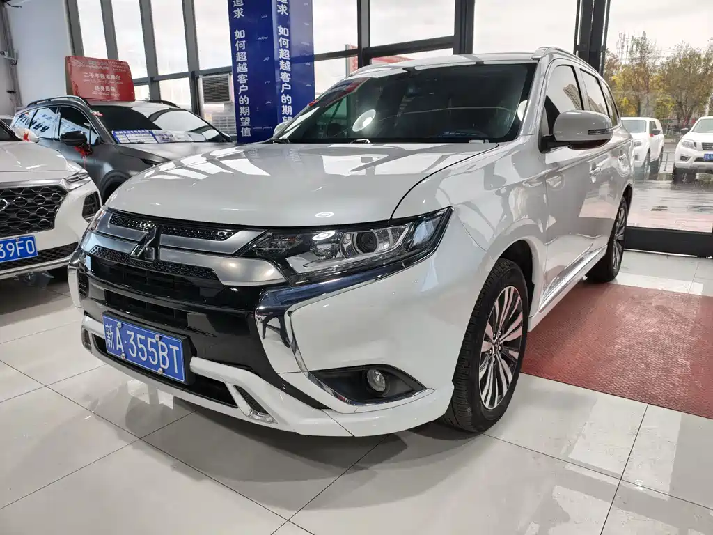 MITSUBISHI OUTLANDER