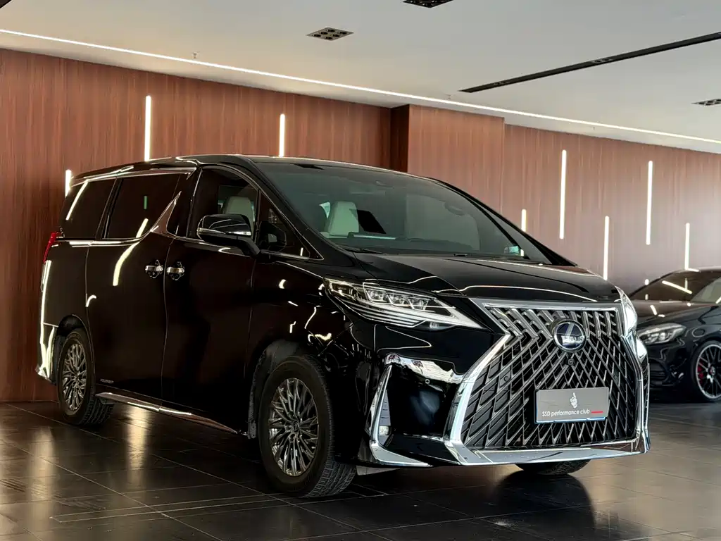 Lexus LM 2022