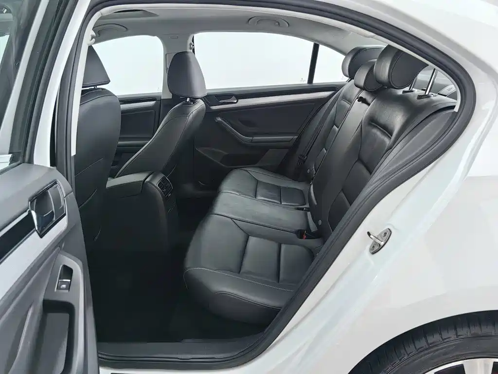 Volkswagen Sagitar — миниатюра 15