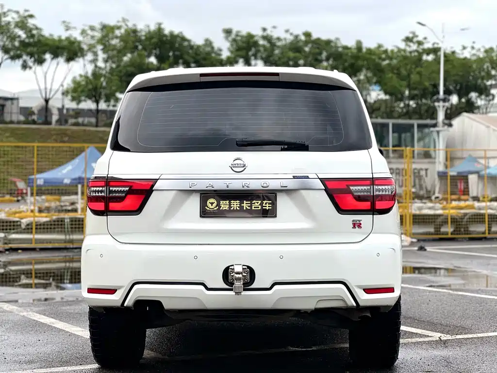 Nissan Patrol — миниатюра 12