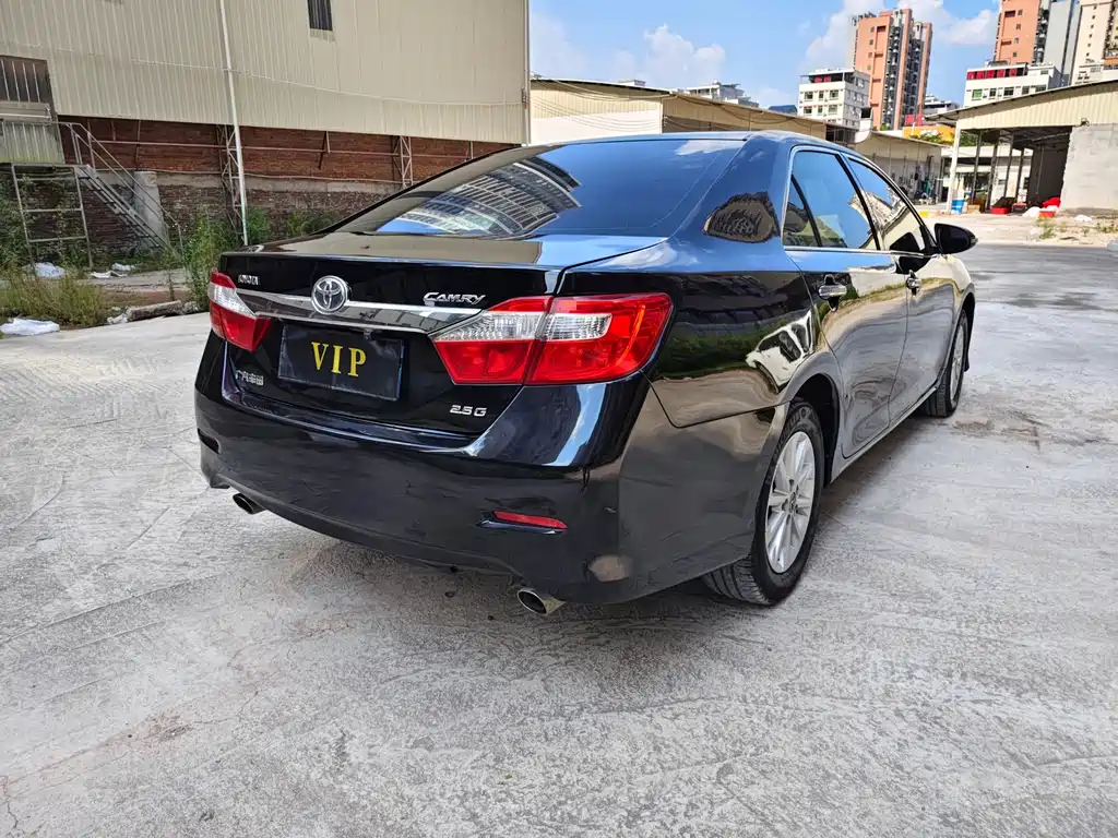 Toyota Camry — миниатюра 8