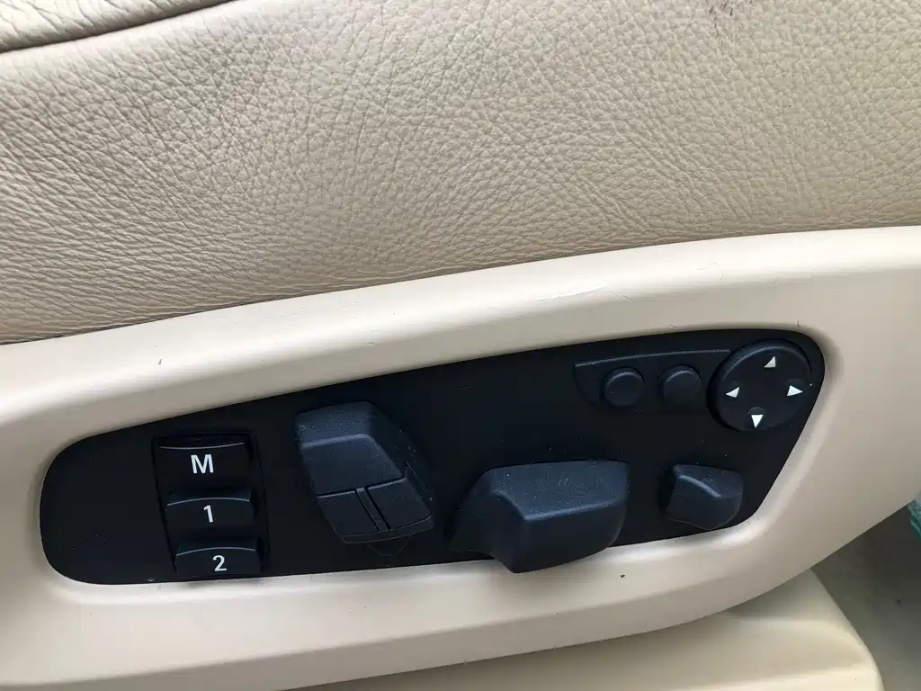 BMW 5 Series — миниатюра 26
