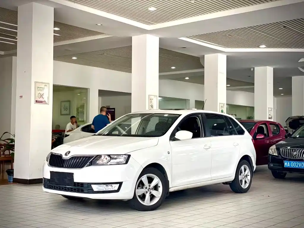 Skoda Rapid Spaceback 2016