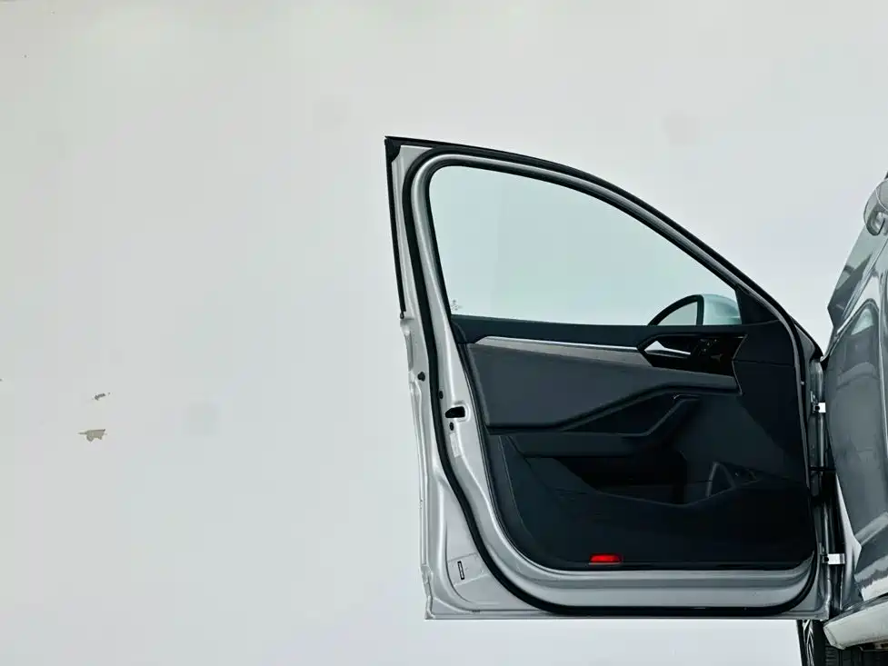 Volkswagen Sagitar — миниатюра 12