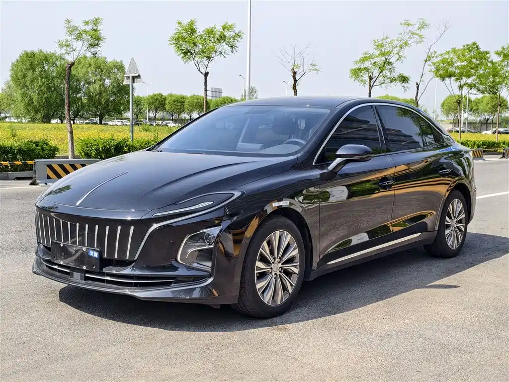Hongqi Hongqi E-QM5 2024