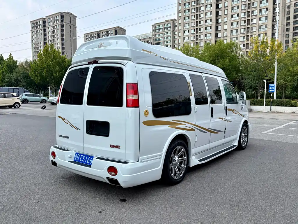GMC Savana — миниатюра 6