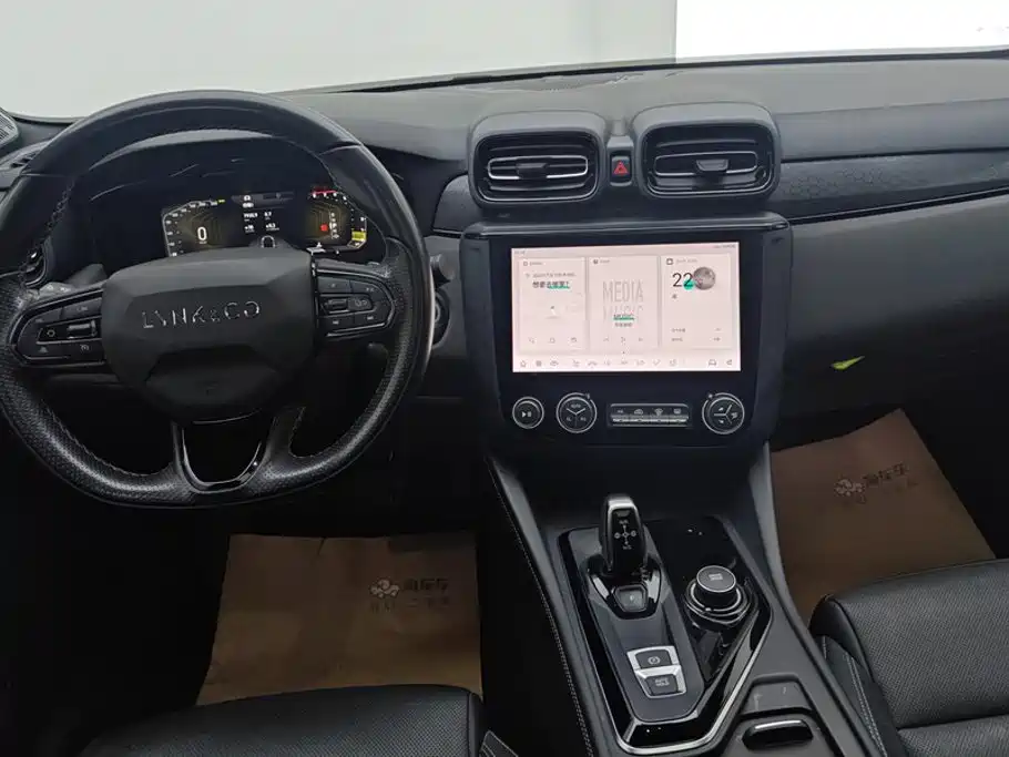 Lynk & Co 03 — миниатюра 12