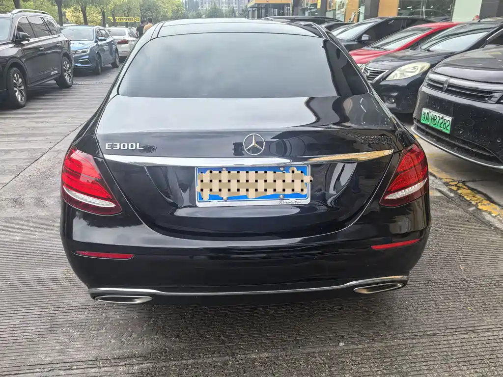 Mercedes-Benz E-Class — миниатюра 6