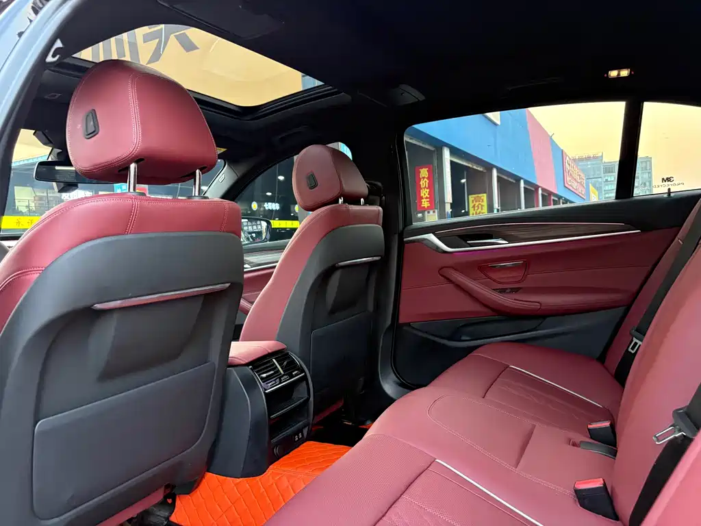 BMW 5 Series — миниатюра 14