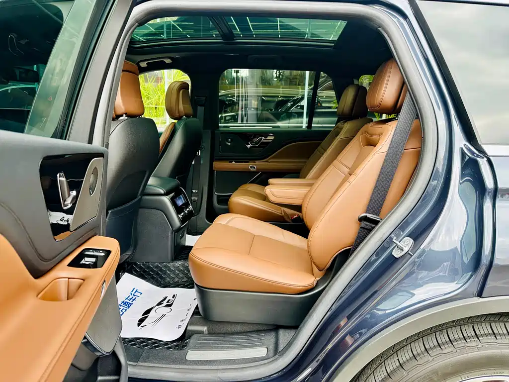 Lincoln Aviator 2023 3.0T V6 мест