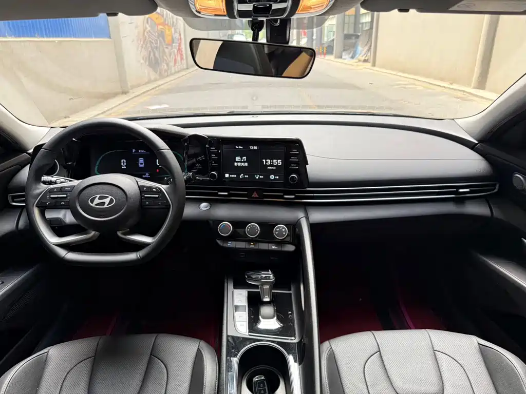 Hyundai Elantra — миниатюра 8