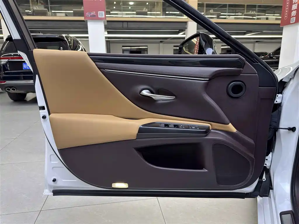 Lexus ES — миниатюра 14