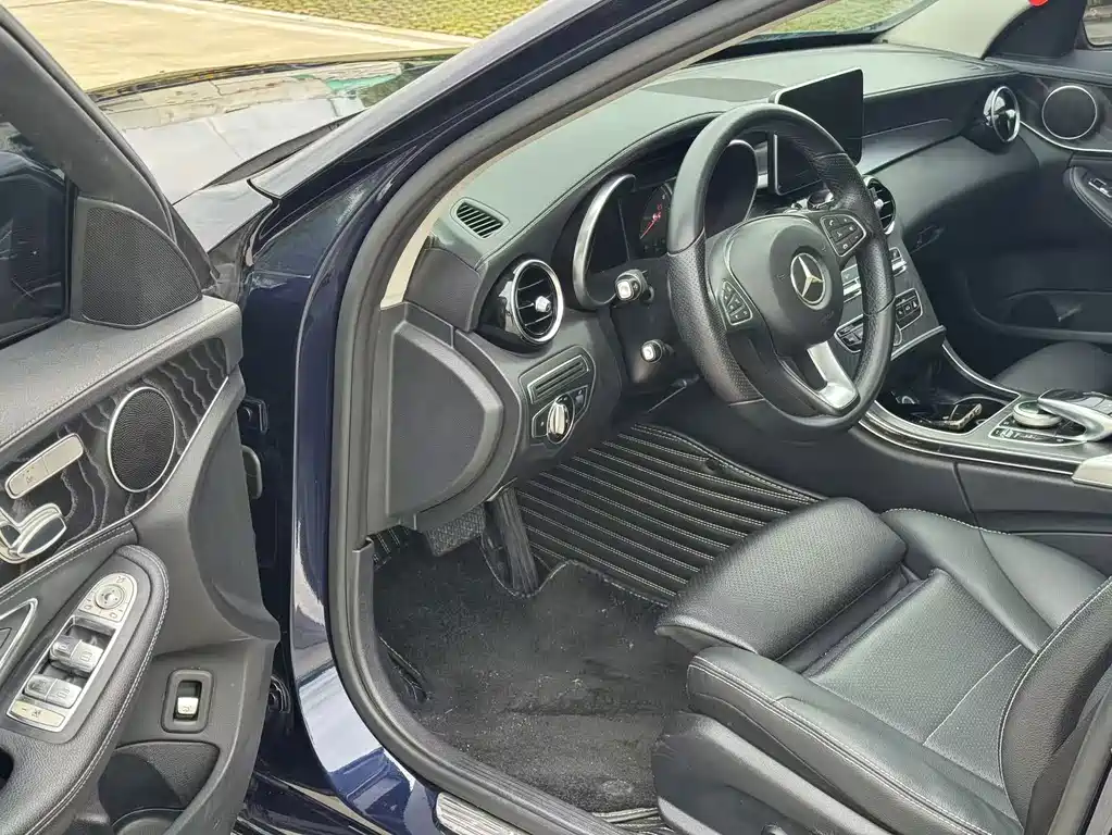 Mercedes-Benz C-Class — миниатюра 10