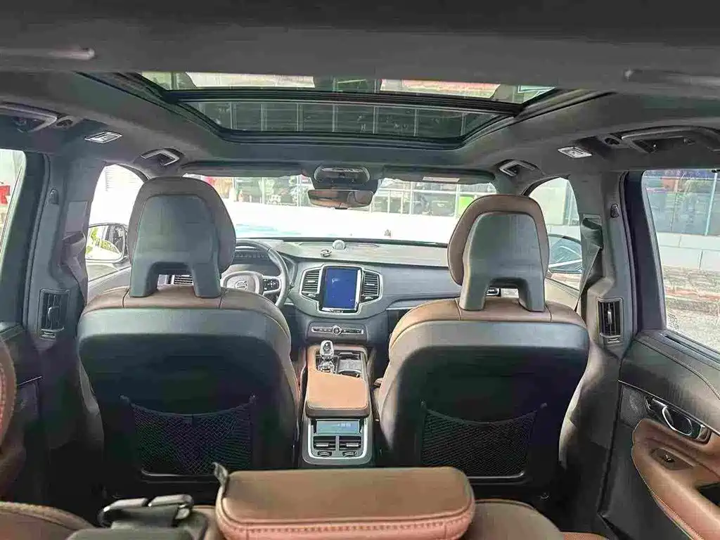 Volvo XC90 PHEV — миниатюра 8