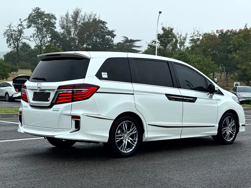 Honda Elysion — миниатюра 6