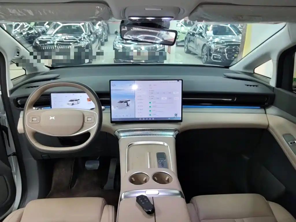 XPeng X9 — миниатюра 10