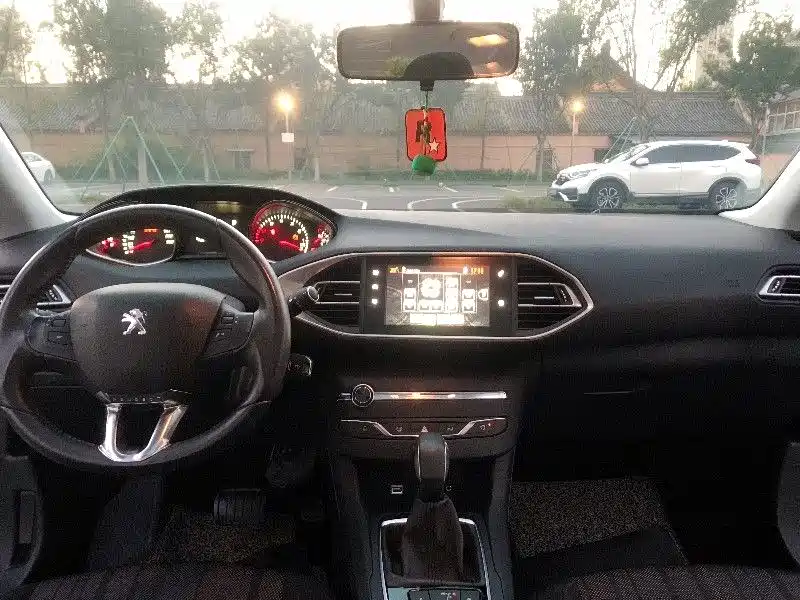PEUGEOT  308S