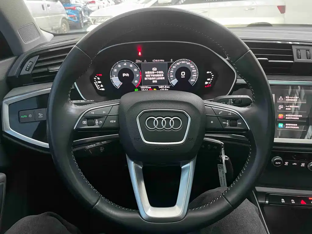 AUDI Q3