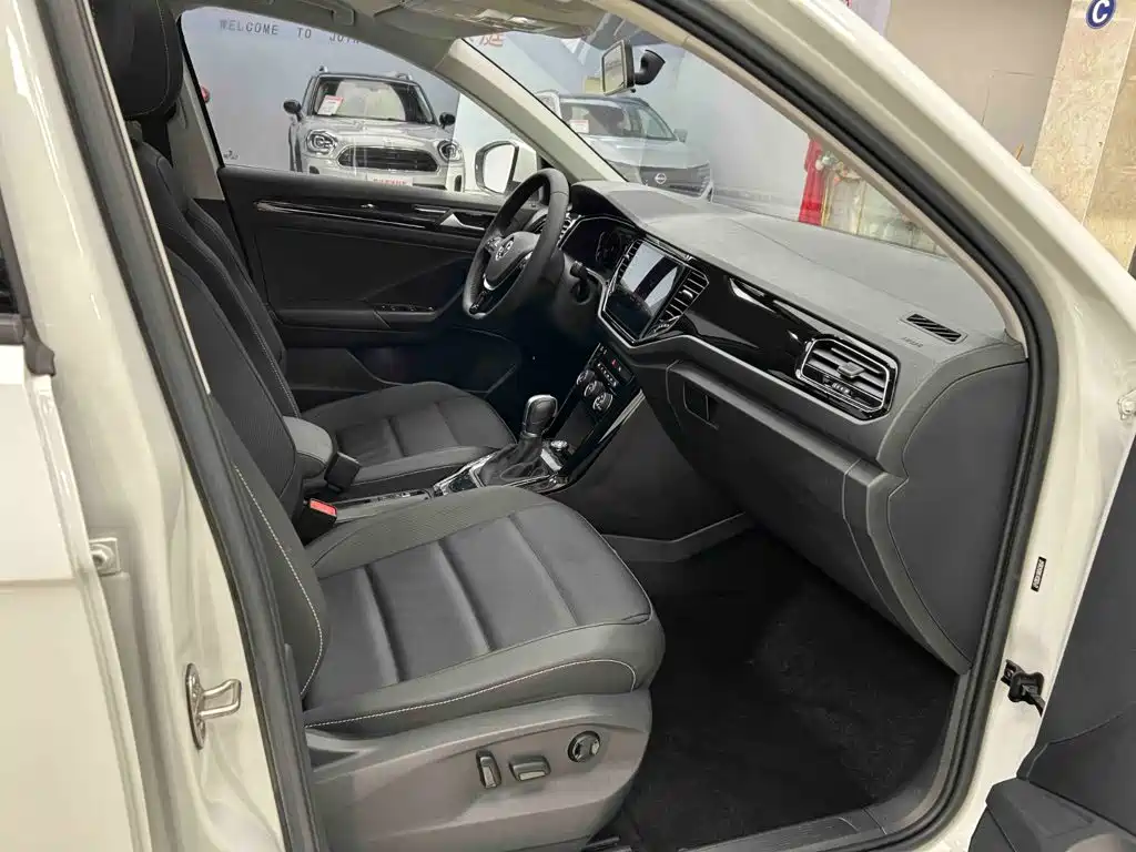 Volkswagen T-Roc — миниатюра 18