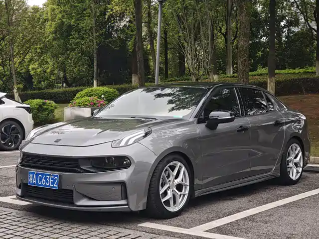 2021 Lynk & Co 03
