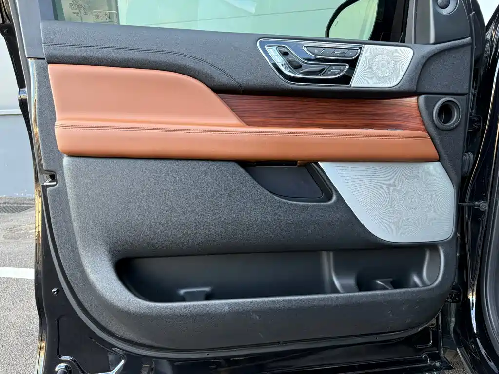 Lincoln Navigator — миниатюра 10