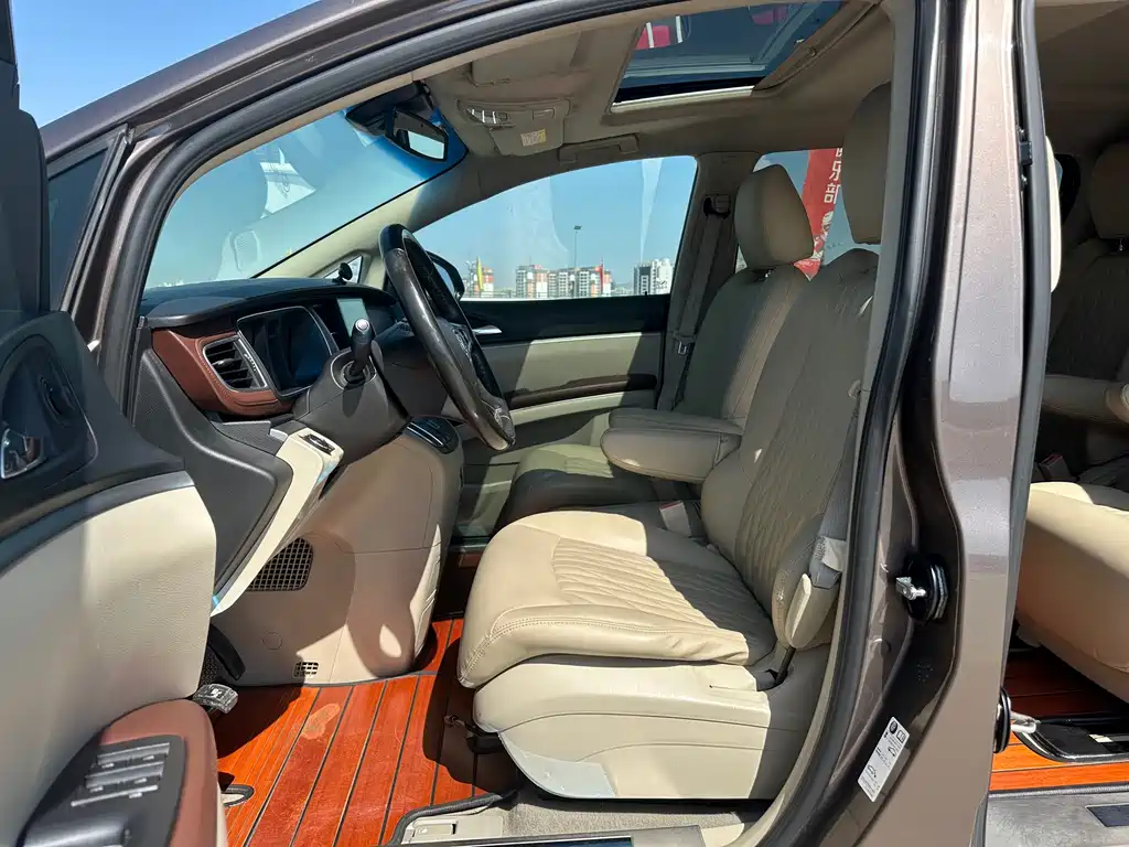 Buick GL8 2017 25S Luxury V