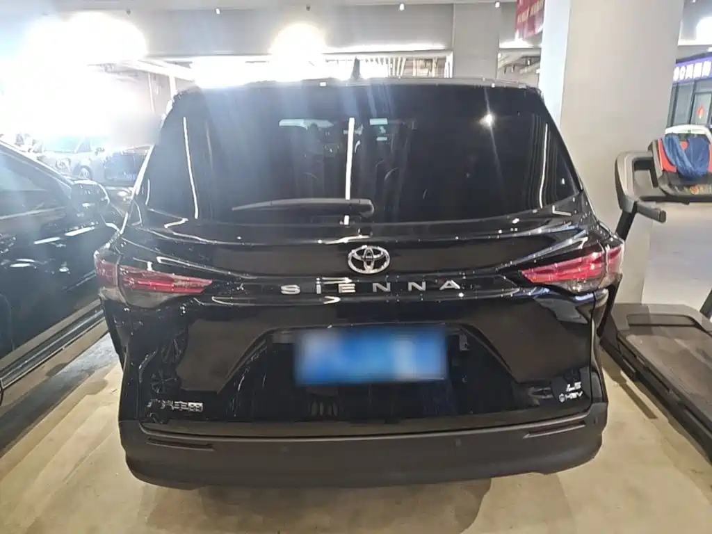 Toyota Sienna — миниатюра 6