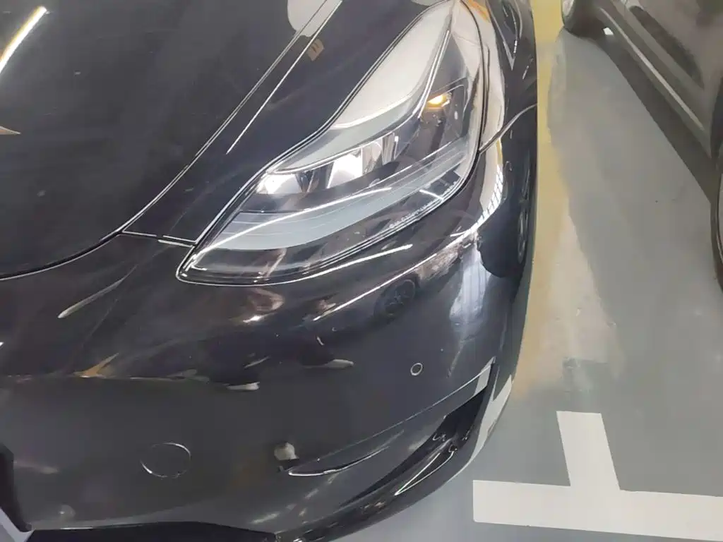 Tesla Model Y — миниатюра 24
