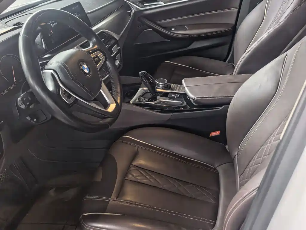BMW 5 Series — миниатюра 4
