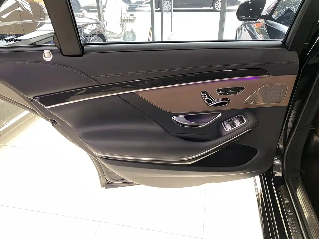 Mercedes-Benz S-Class — миниатюра 13