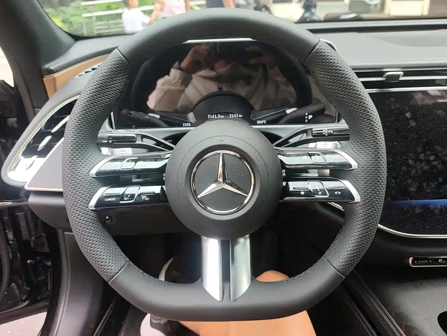 Mercedes-Benz E-Class — миниатюра 15
