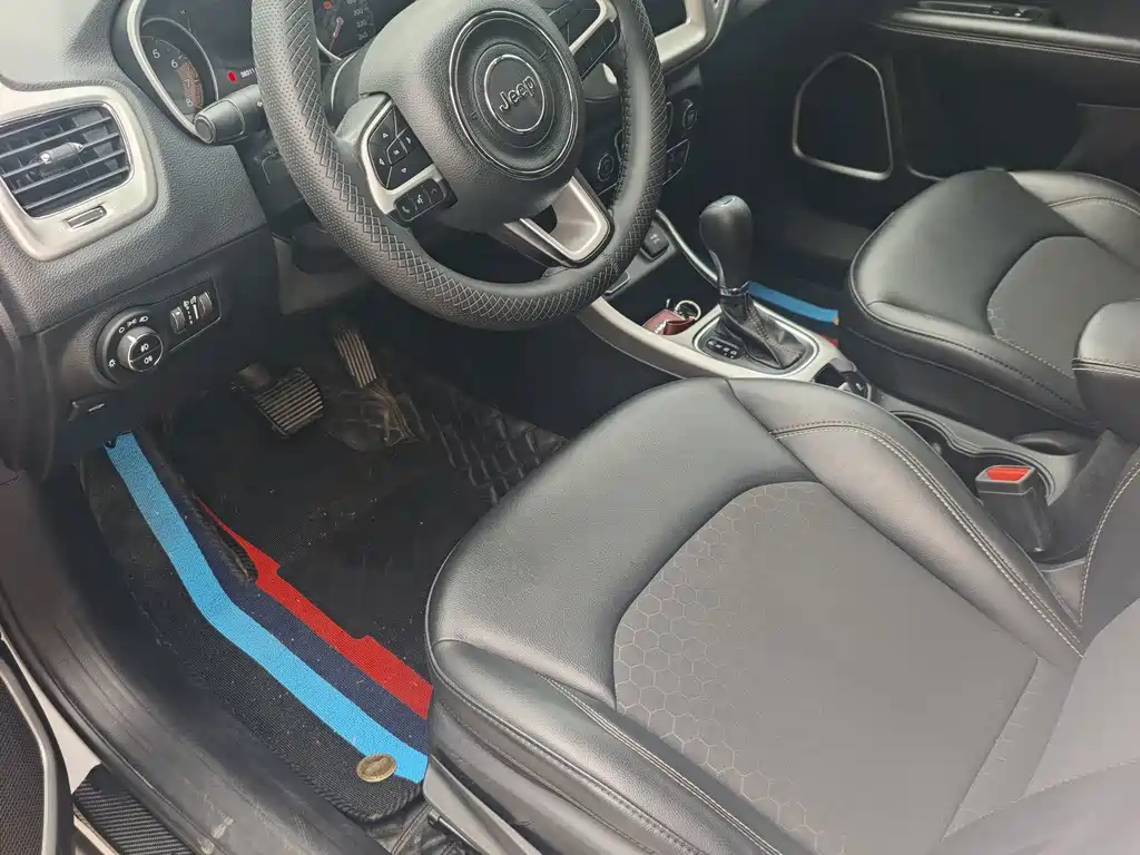 Jeep Compass — миниатюра 6