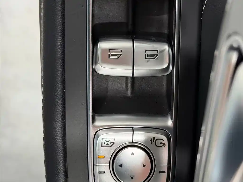 Roewe MARVEL X — миниатюра 6