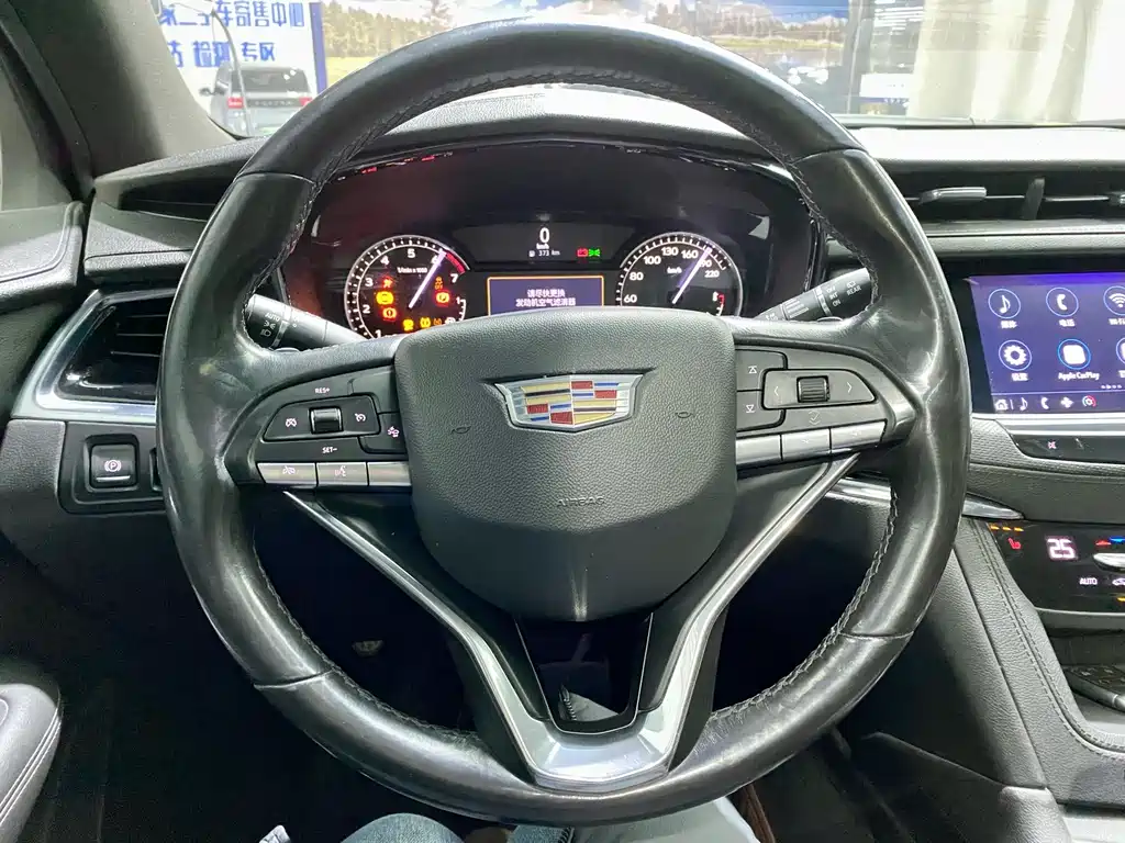 CADILLAC XT6