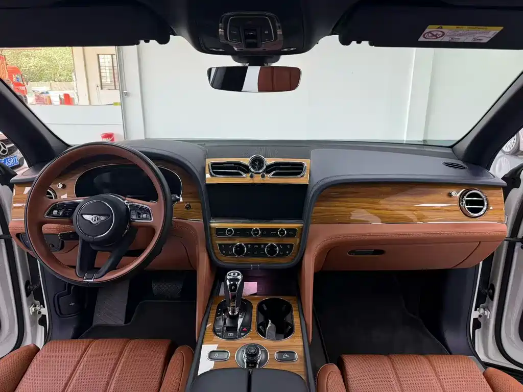 Bentley Bentayga — миниатюра 7