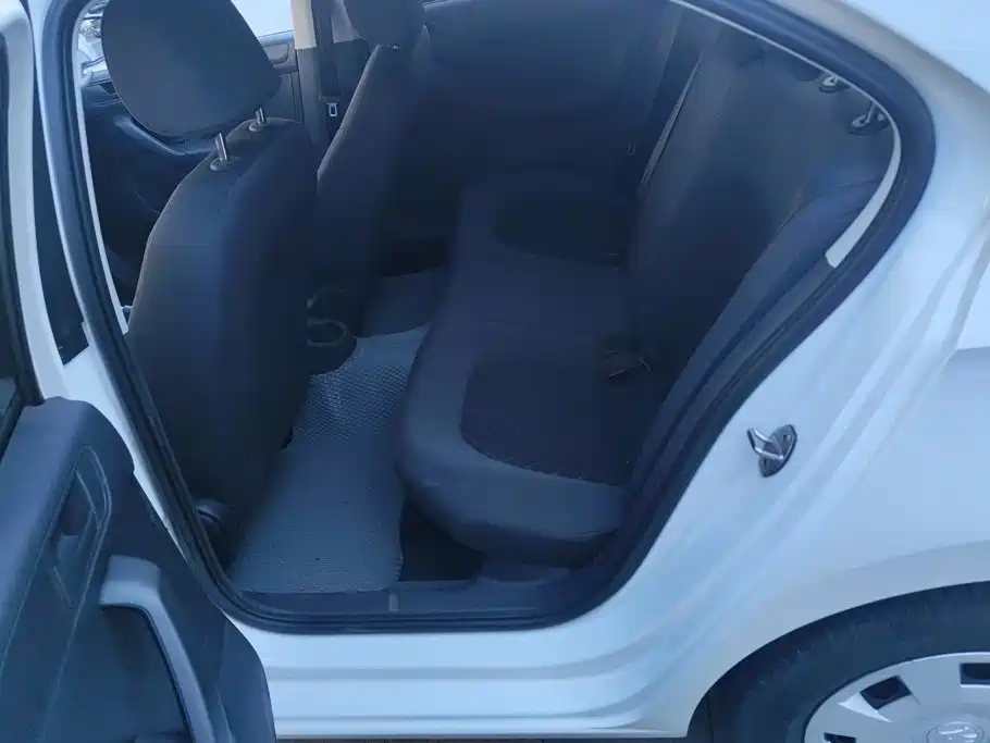 Skoda Rapid — миниатюра 11