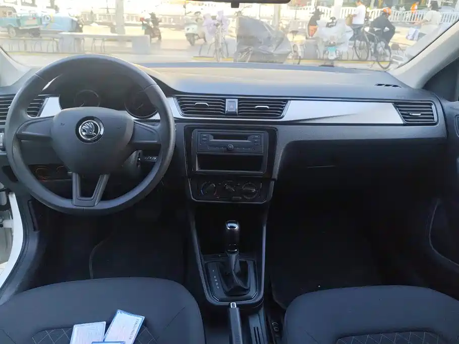 Skoda Rapid — миниатюра 12